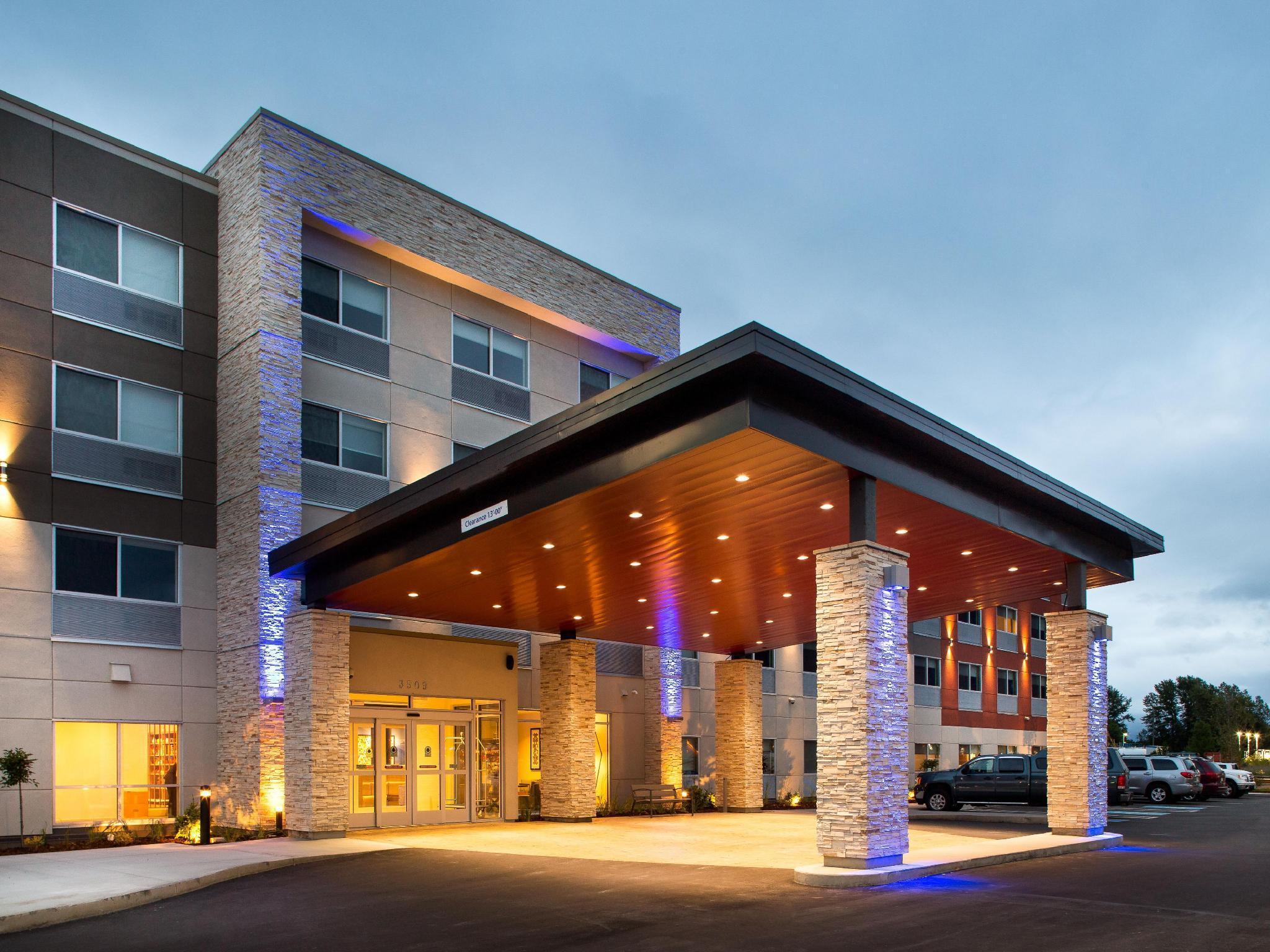 Holiday Inn Express & Suites Terrace By Ihg Eksteriør bilde