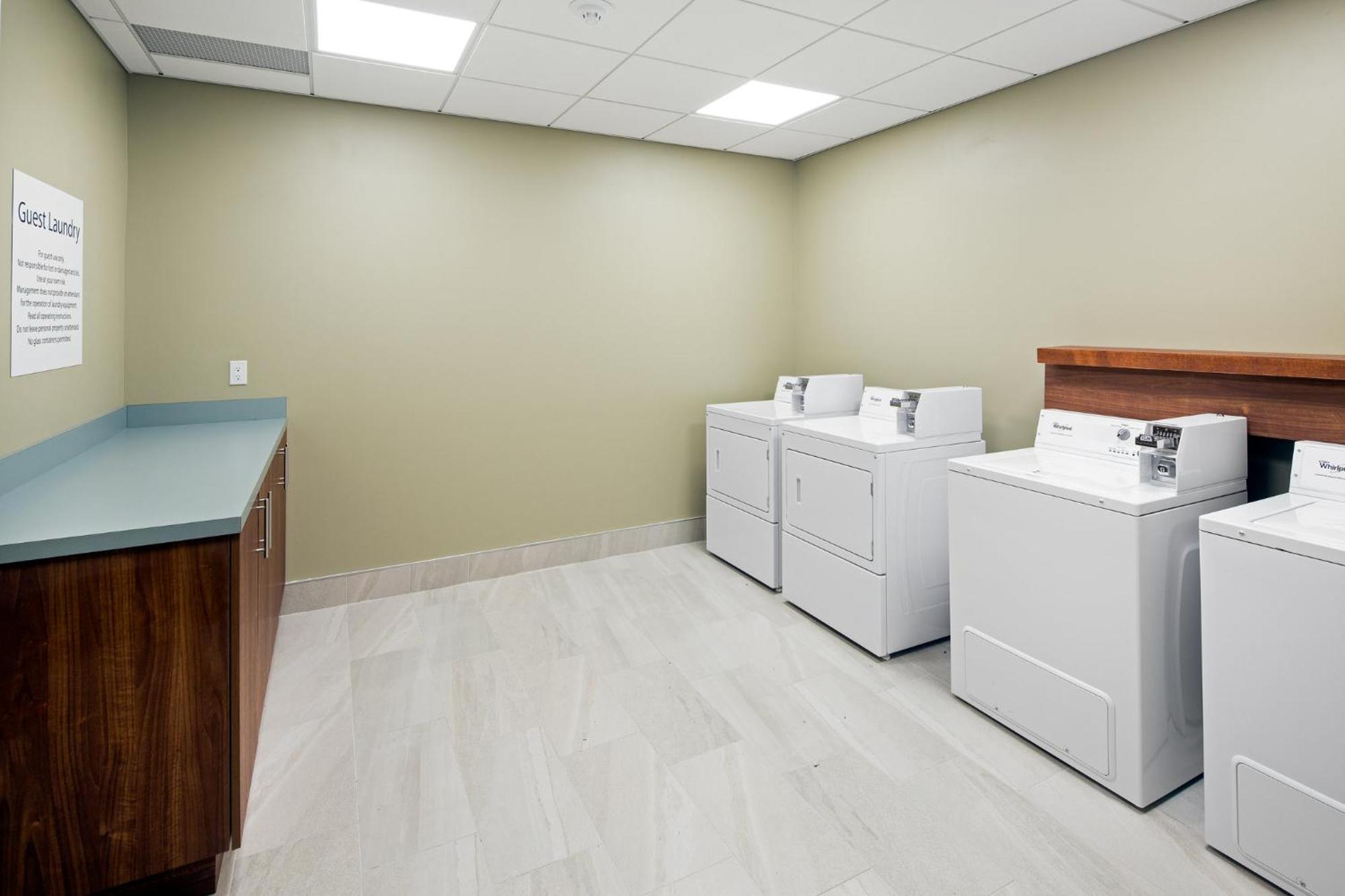 Holiday Inn Express & Suites Terrace By Ihg Eksteriør bilde