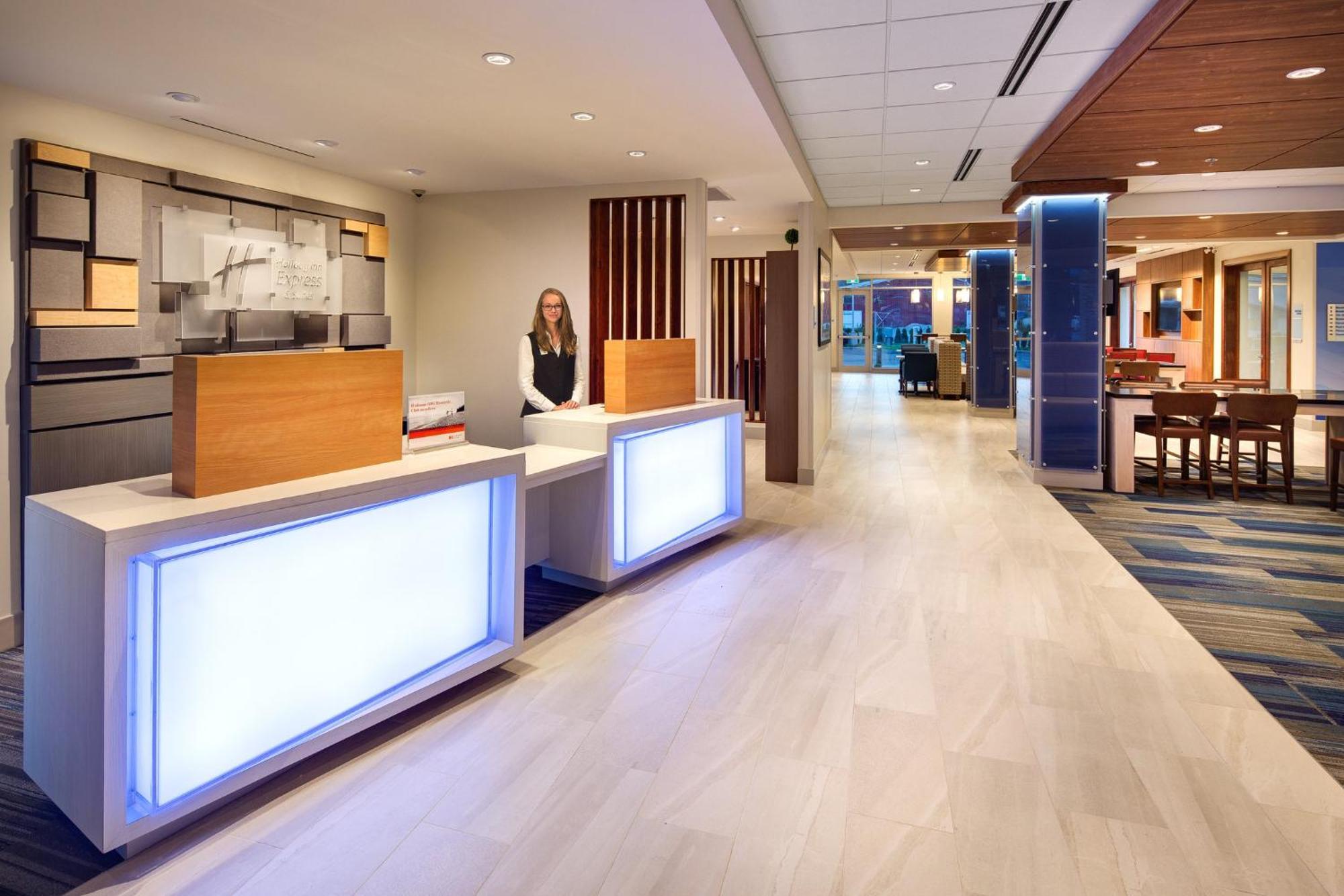 Holiday Inn Express & Suites Terrace By Ihg Eksteriør bilde