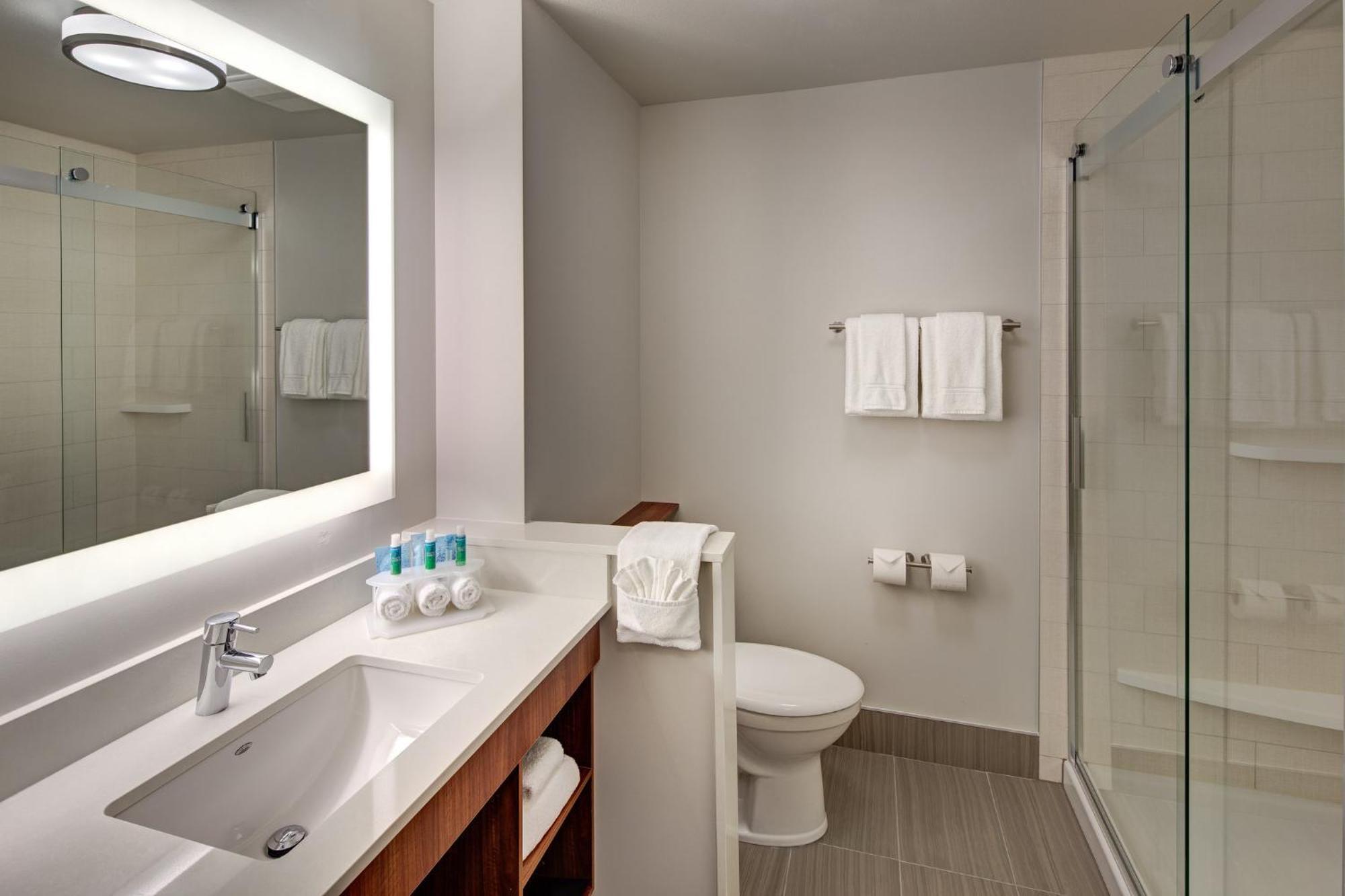Holiday Inn Express & Suites Terrace By Ihg Eksteriør bilde